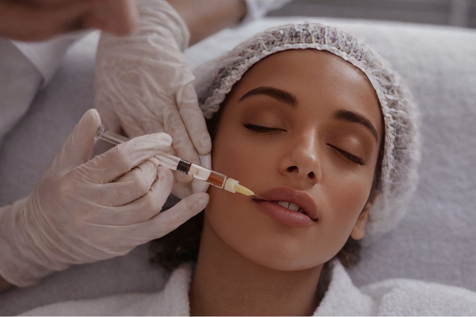 Injection niveau lèvre acide hyaluronique volume et hydratation